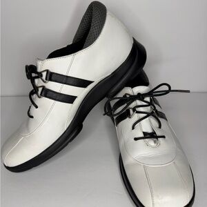 Leather sport shoes by Bass classic look black and white stripe shoes